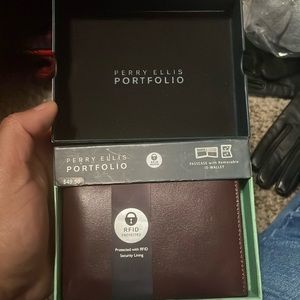 Men’s Perry Ellis wallet brown